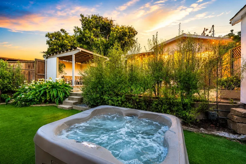 25% Off Aug 13-16! Mins 2 Beach, Great 4 Families* - Image 1