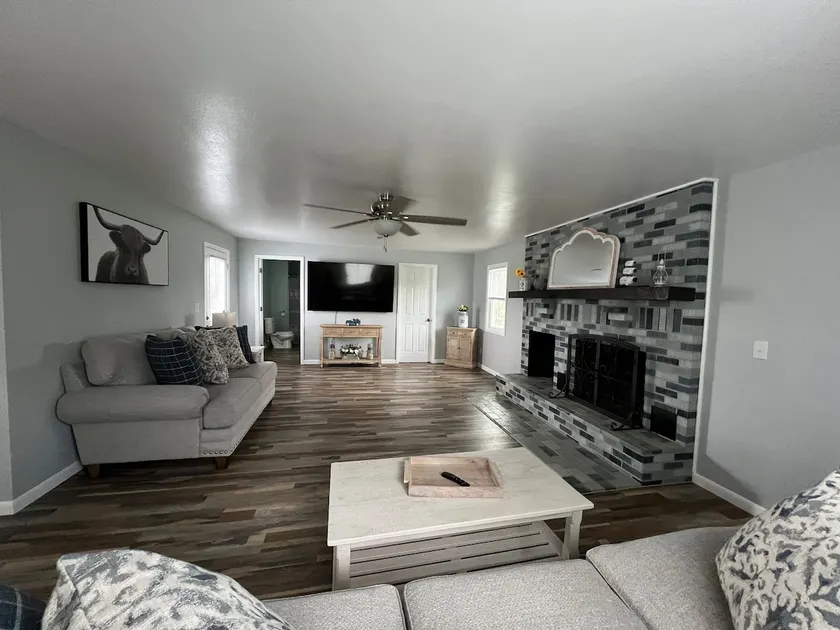 Pet friendly countryside Farmhouse in Upper Ozarks - Image 1