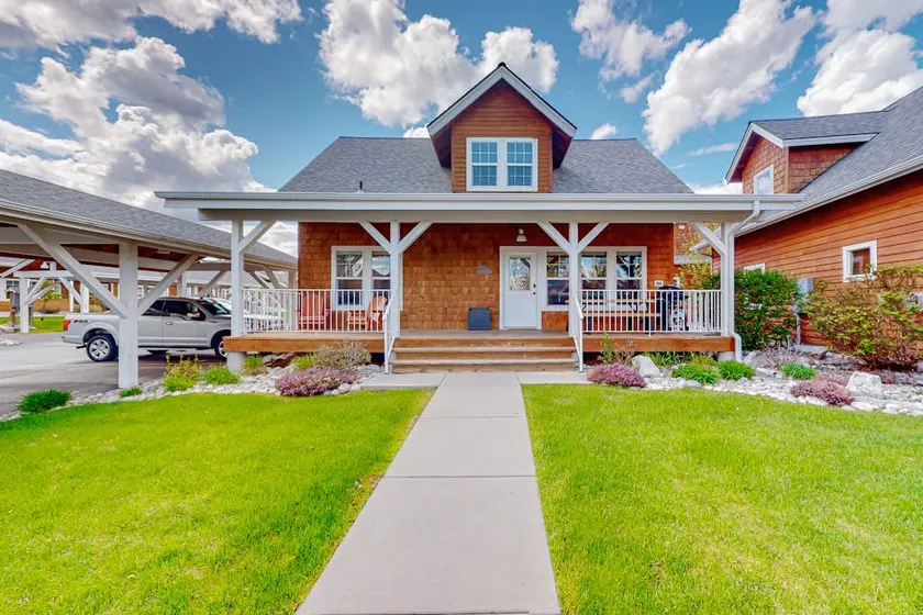 3BR two-story home with a furnished front porch - Image 1