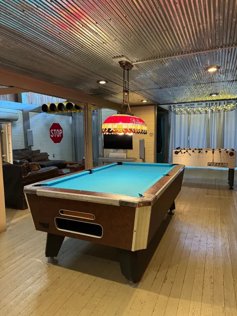 Large group/sleeps 10/ game room/near Diamond Mine - Image 1