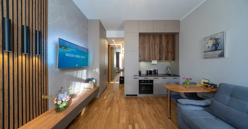 Free parking | Elegant, modern Apartment - Image 1