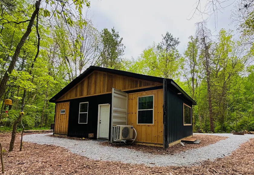 Beehive shipping container cabin - Image 1