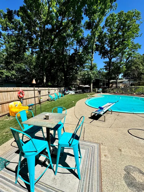 Large Pool & Hottub Oasis - Image 1