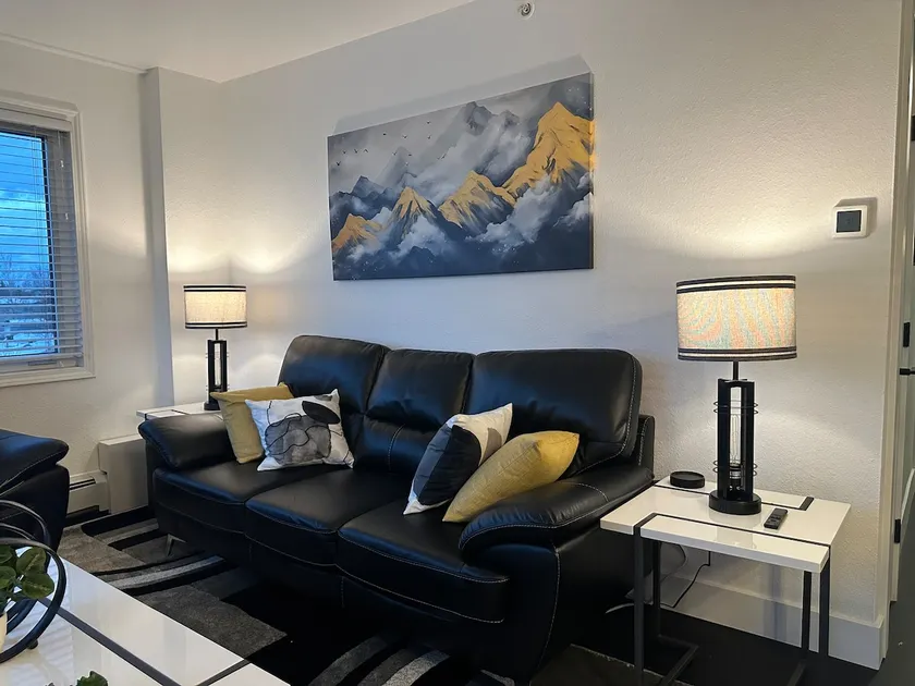 Newly remodeled downtown Apt. - Image 1