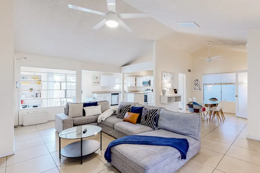 Charming 2BR with a work desk, grill, patio, & AC - Image 1