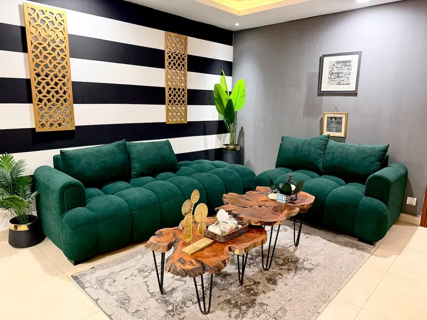 Magnum: Gold Crest One Bed Apt - Image 1