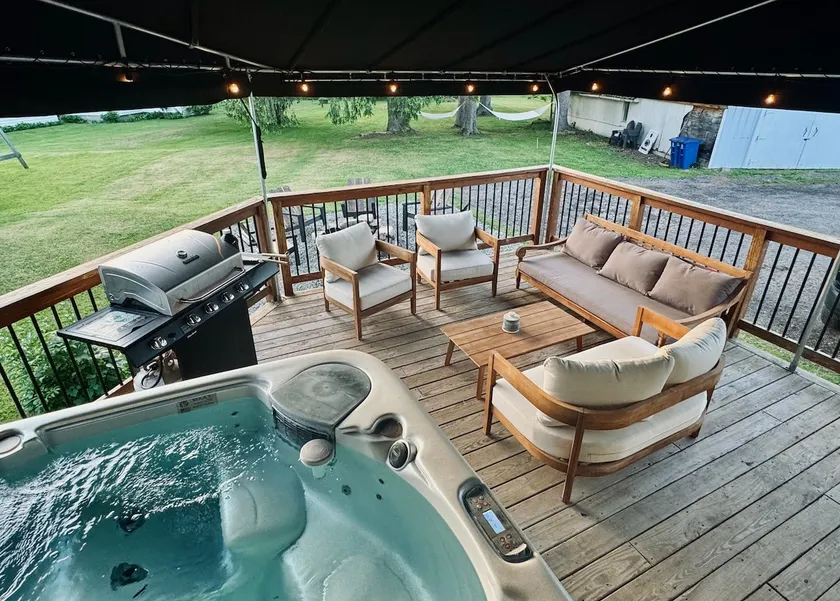 Gated Deck+ Hot Tub in Town: Walk, Grill, Relax! - Image 1