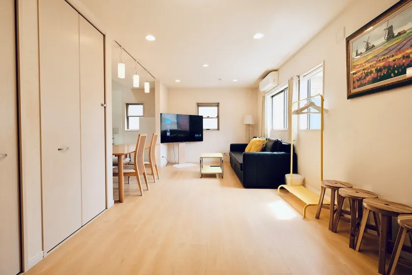 #OKBC｜Shinjuku, Shin-Okubo｜3 Bedroom 110㎡ Super Large Duplex Apartment｜Convenient Transportation Near 3 Stations - Image 1