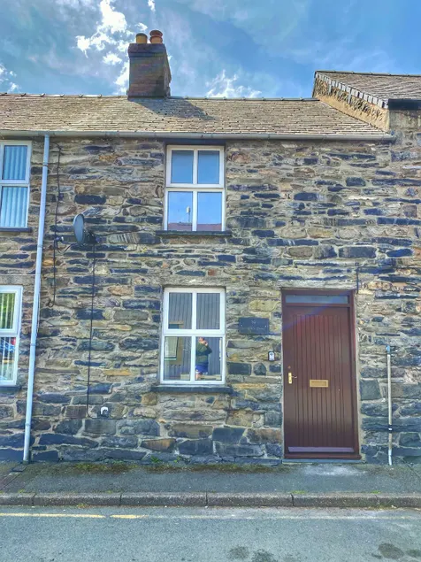 Golygfa'r Orsaf Snowdonia national park, Bala lake - Image 1