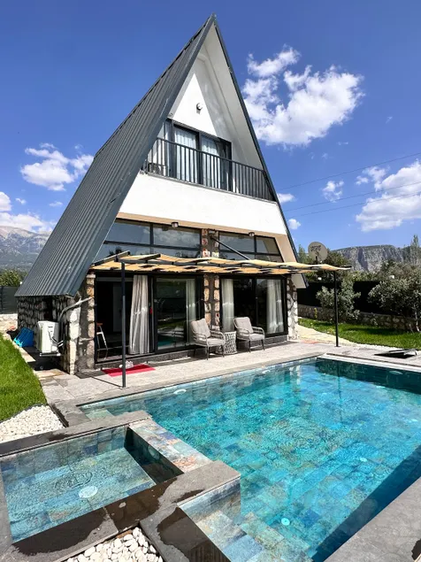 conservative villa - Image 1