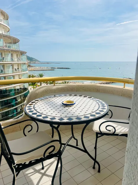 Modern, Seaview Flat, Sleeps 3, Pool, Parking - Image 1