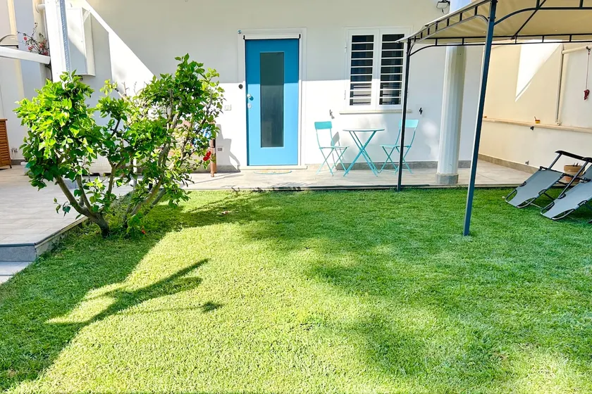 Sea Breeze Garden House - Image 1