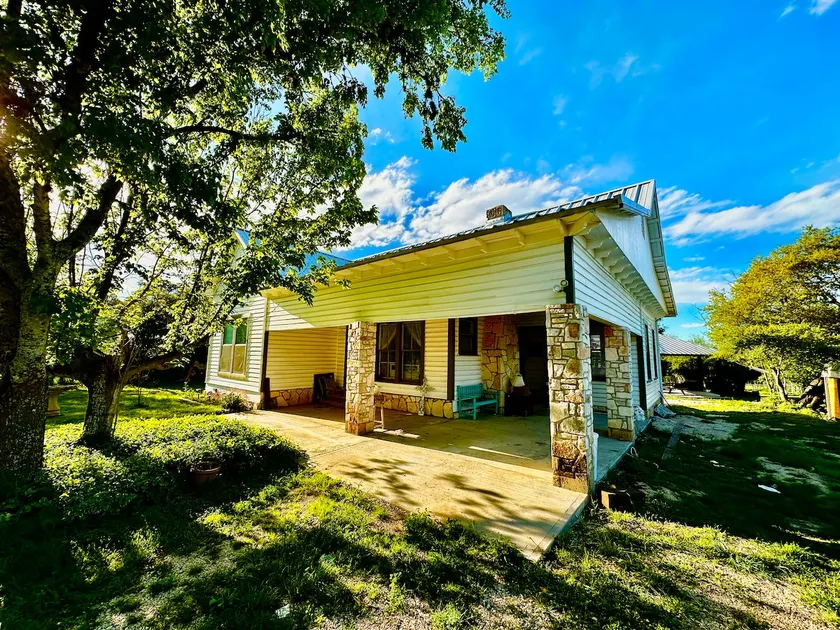 Rustic 90’ yr Old Home in CP, TX : Sleeps 8 - Image 1