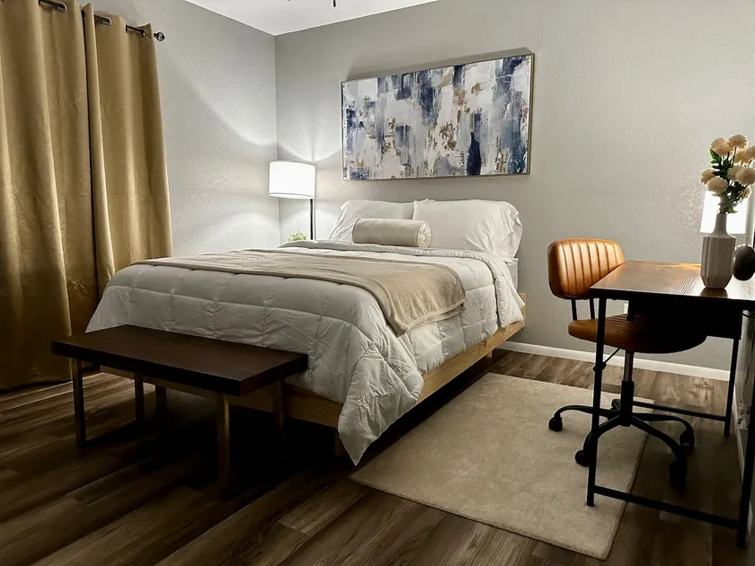 Modern Stay 7 - Image 1