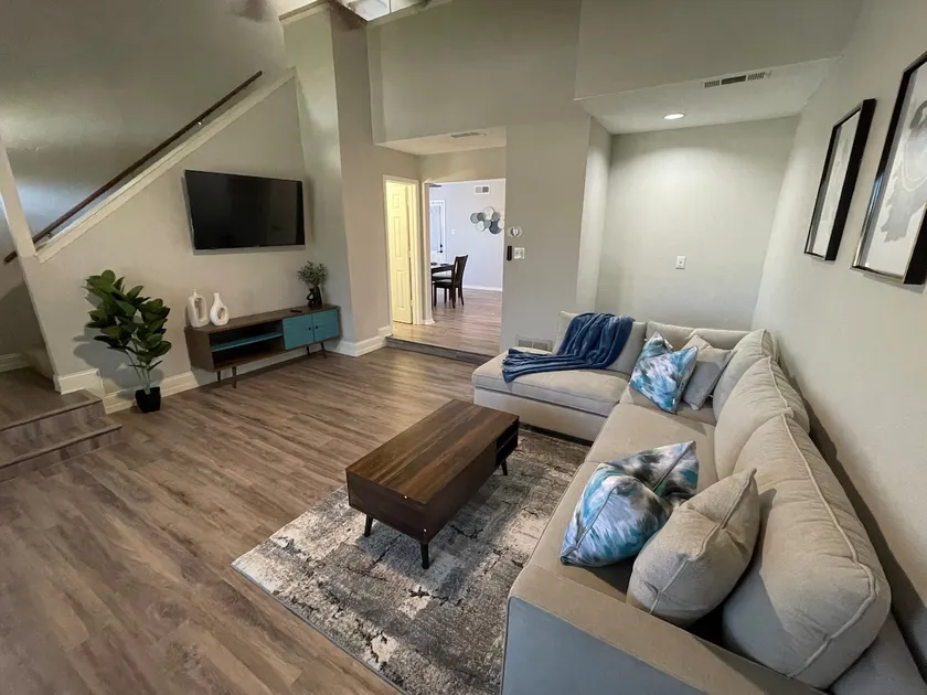 Peaceful Home in DFW Center - Image 1