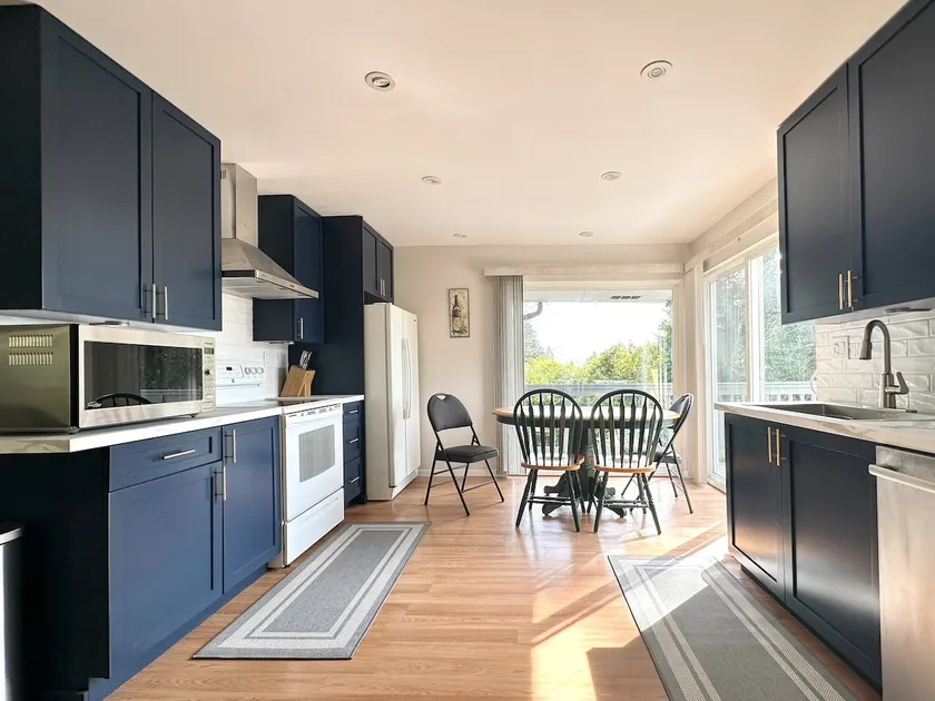 Family Friendly, Bright, & Spacious 3 BED 2 BATH - Image 1