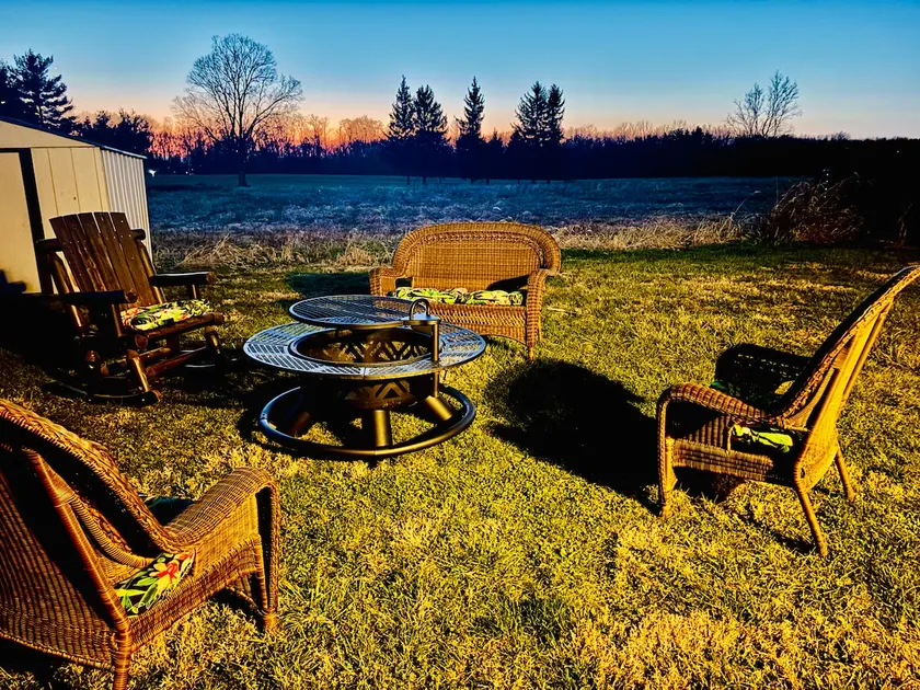 Quiet 3BR Sunset Views -Garage Lounge | Sleeps 6 - Image 1