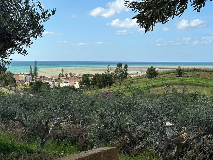Tourist accommodation with a sea view - Image 1