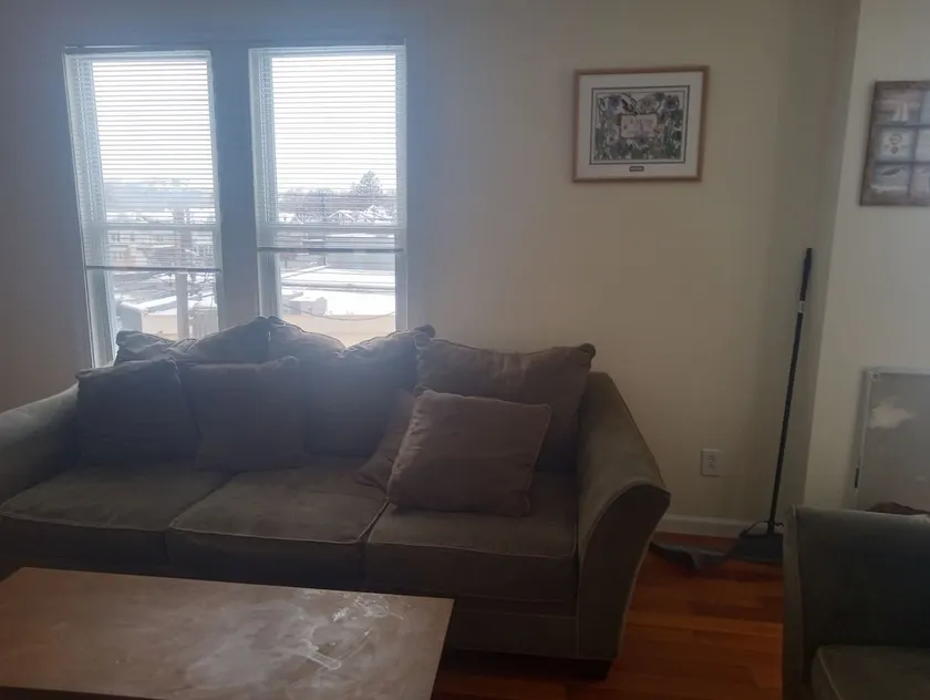 godlyone bedroom free parking - Image 1