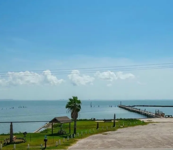 Bayfront Bliss Sunny Daze Studio - Image 1