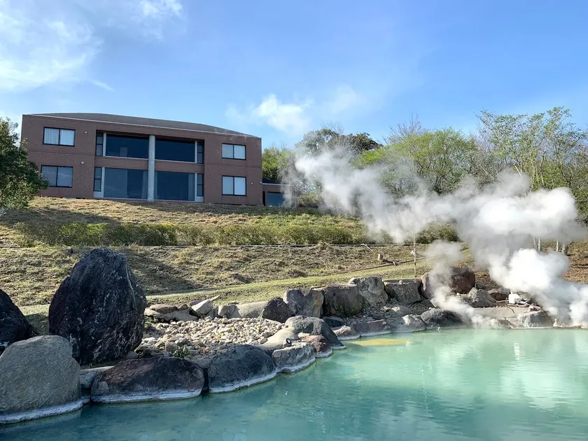 Manden Natural Hot Spring, Sauna Included - Image 1