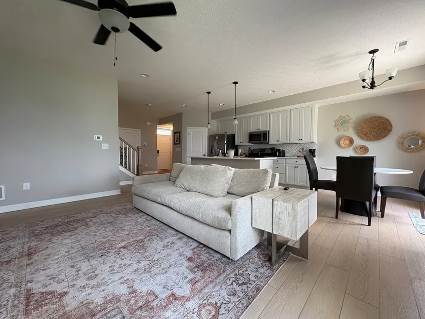 Great new build townhome near Easton/airport! - Image 1