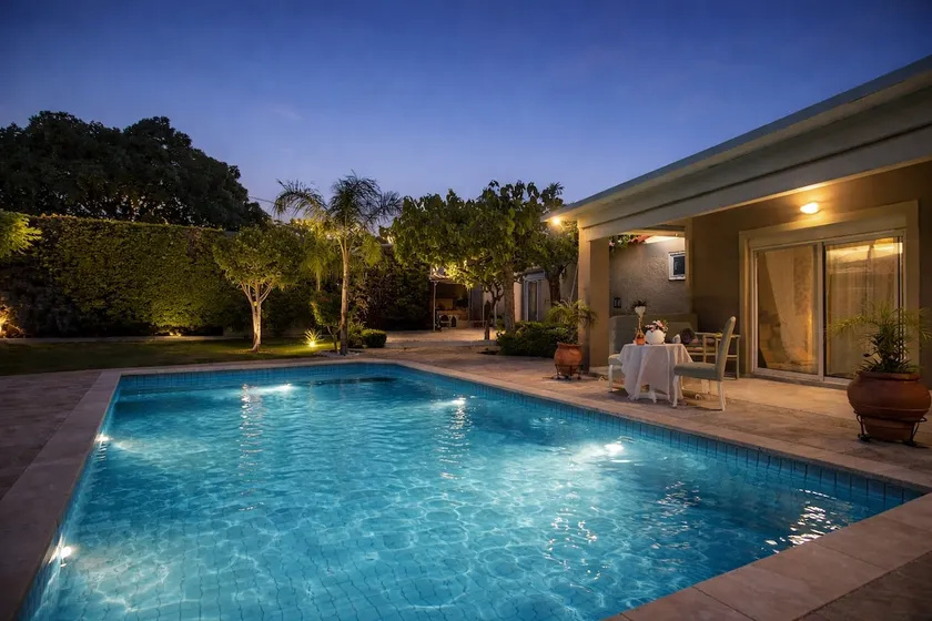 Sea Breeze & Nature villa, with heated pool and garden retreat - Image 1