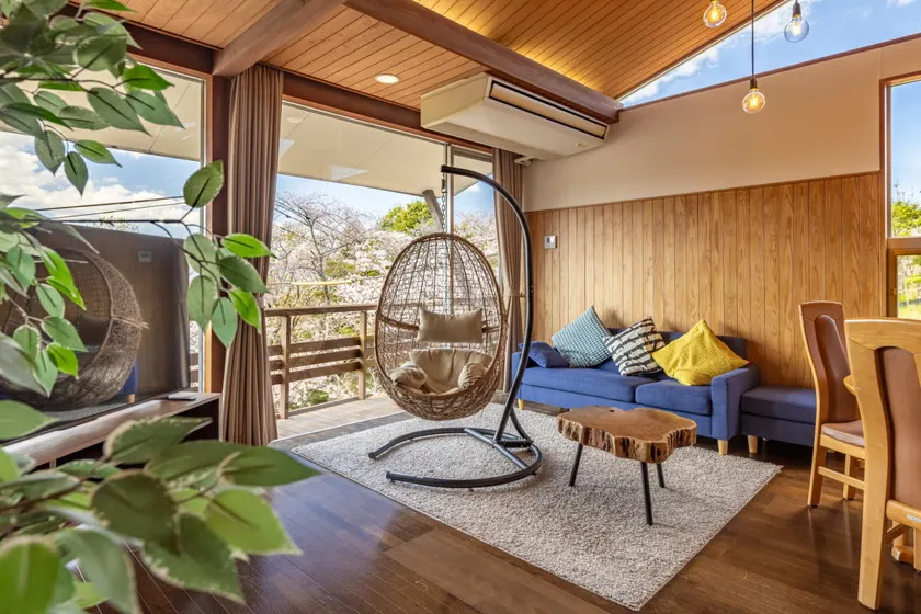 Izu, Shuzenji | 132 m² detached house for families | 24-hour access to a natural hot spring bath with a relaxation room - Image 1