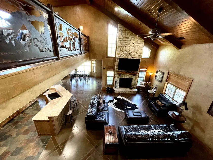 Lakeside Horseshoe Hideaway/Sleeps 13/Hot Tub - Image 1