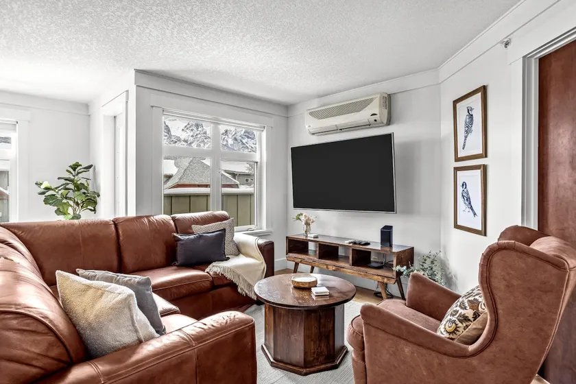 Mountain View Retreat: Elegant 3BR condo w/gym - Image 1