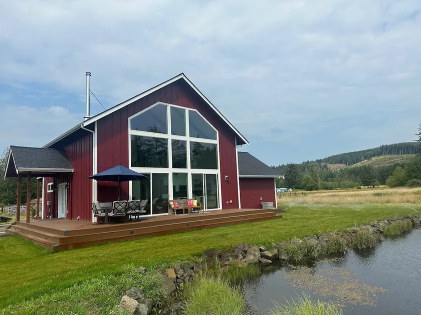 Brand new waterfront house - Image 1