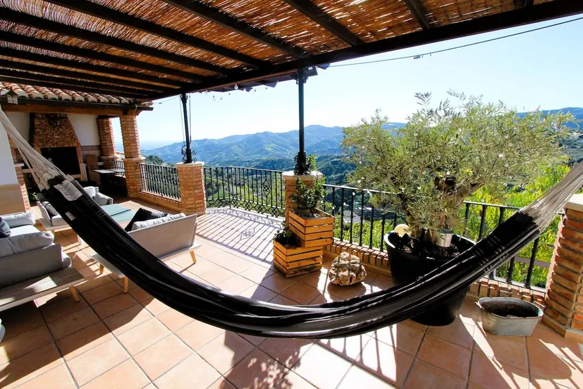 Pura Vida Terrace - Image 1