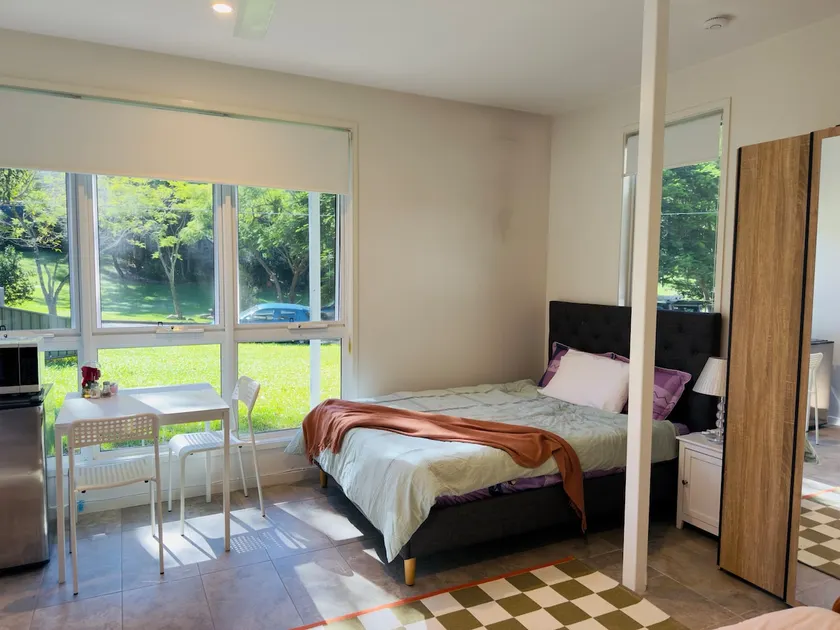 Self-contained studio with its own patio - Image 1