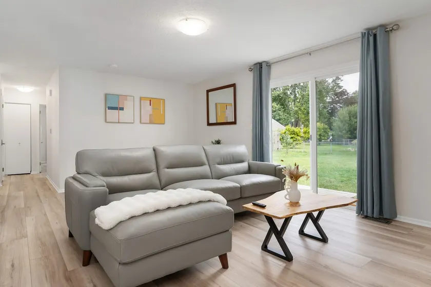 Peaceful Ranch Home. Close to the Zoo! - Image 1