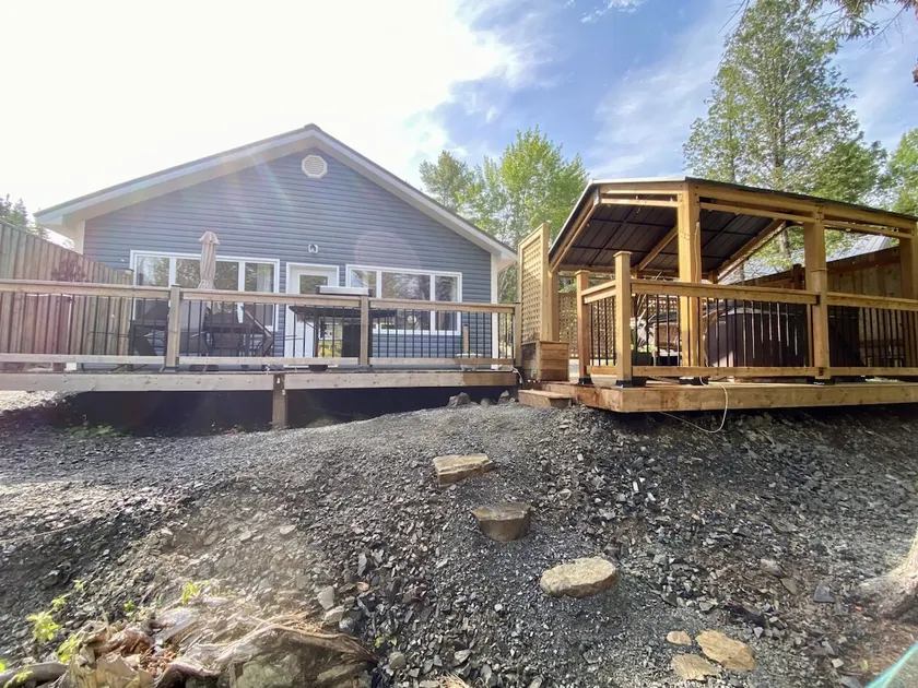 Tidal Tranquility Cottage with Hot tub - Image 1