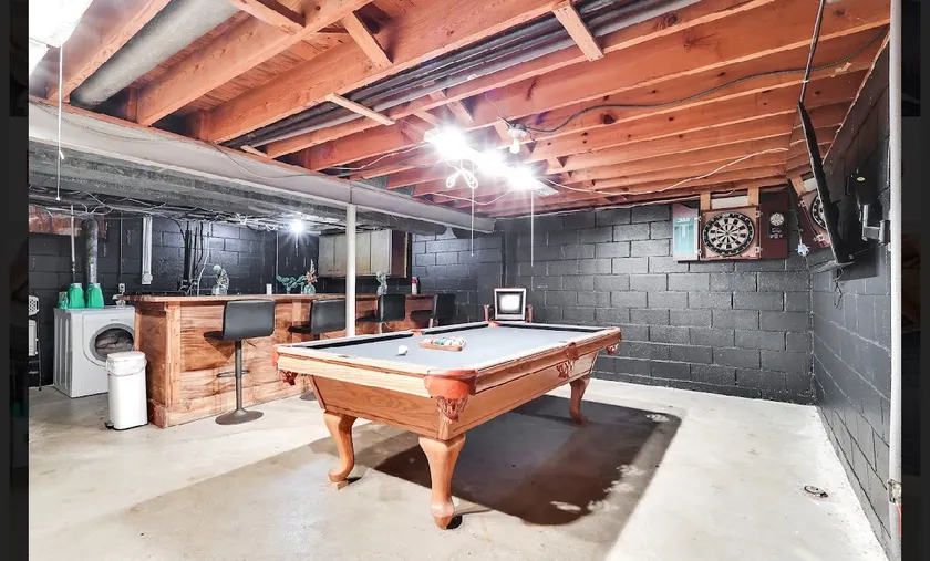 Large Home Retreat/4 Bedrooms/Game Room/Pool Table - Image 1