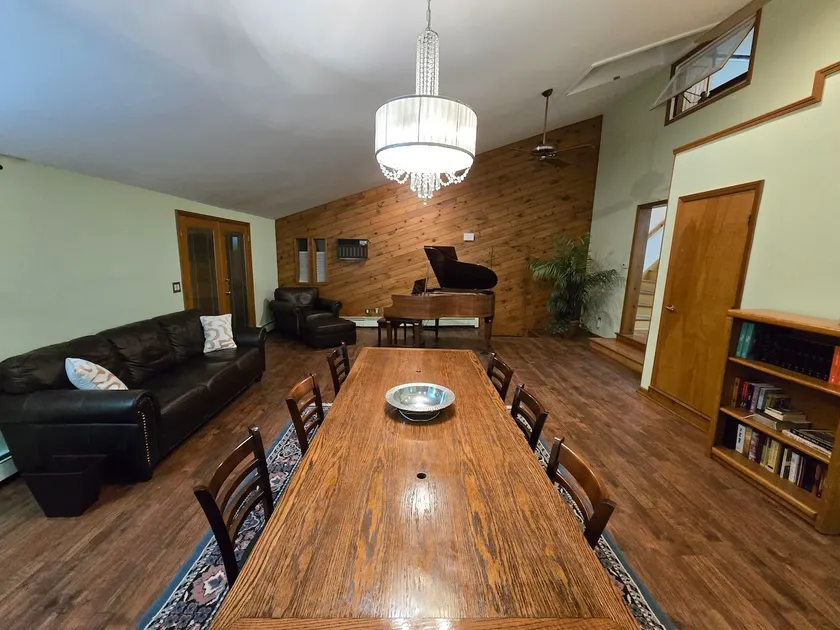Library Lounge - Entire House - Image 1