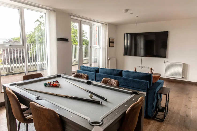 Maidstone Luxury Penthouse 3 bedroom apartment & parking - Image 1