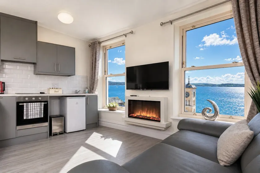 Waterfront 2B Apartment | Harbour Views | Sleeps 5 - Image 1