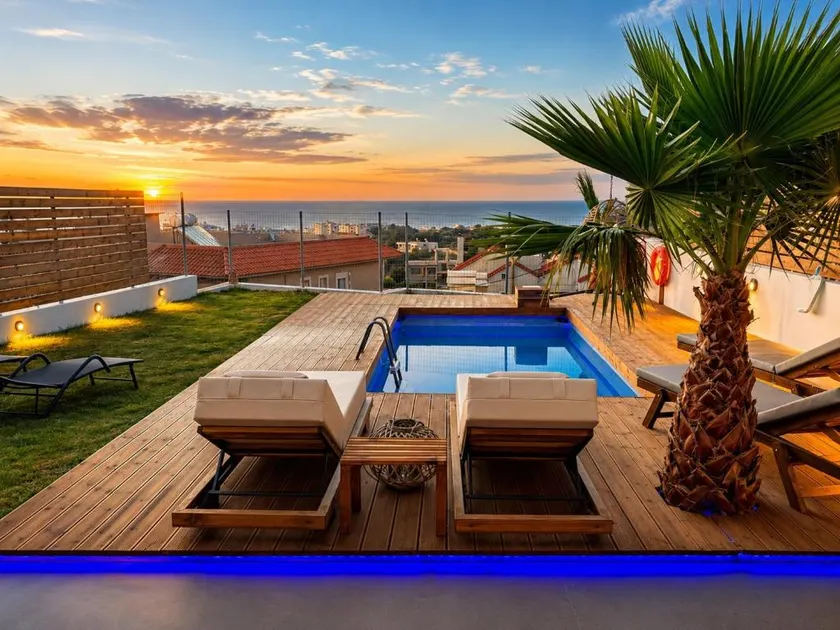 Sea View Sunrise Luxury Apartment - Image 1