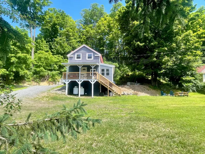 Cozy Bungalow at Great Sacandaga Lake - Image 1