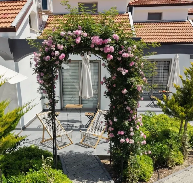 1-Min Walk to Merit Park & Beach | Bungalow 4 - Image 1