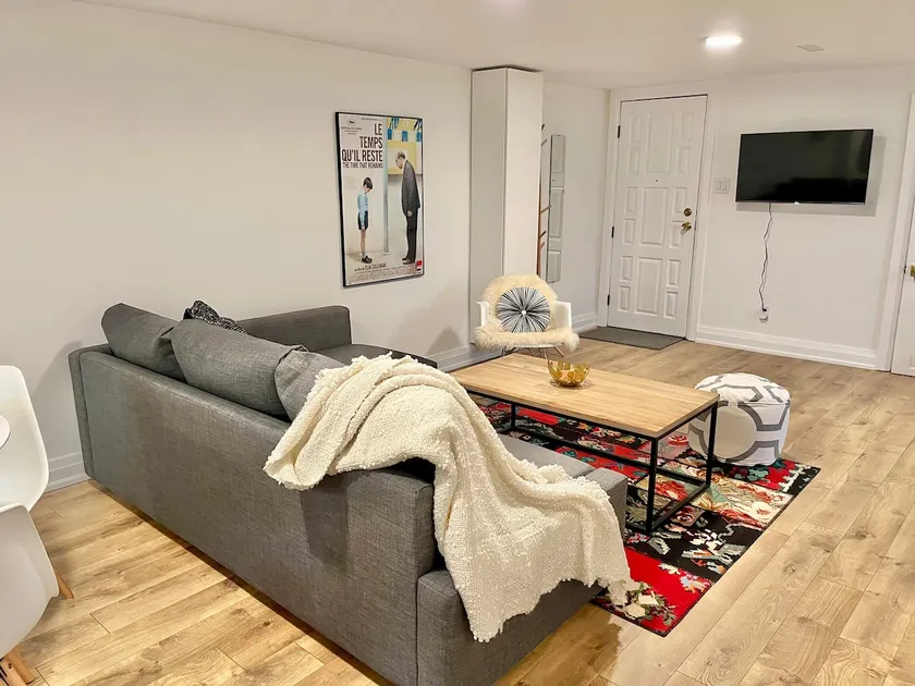 Private studio in Little Portugal, Toronto - Image 1