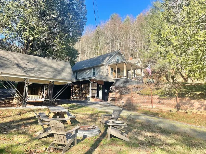 Cozy Mountain Home w/Scenic View - Image 1