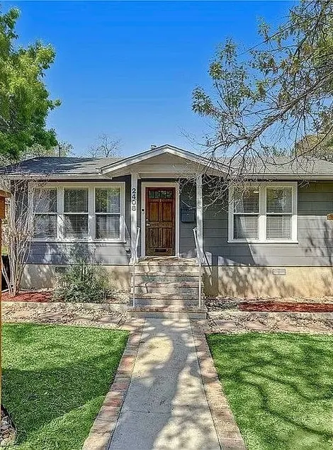 2/1 Cottage + Yard/Near Downtown and UT - Image 1