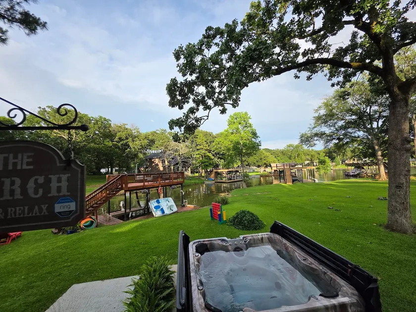 Waterfront luxury hot tub spa boat dock fire pit - Image 1