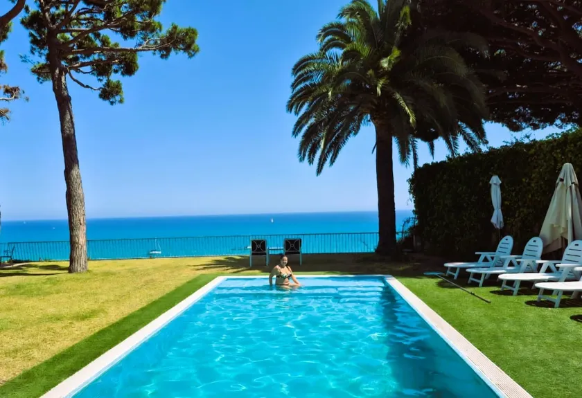 BANANA CHILL OUT - LYTT og MODERN - Havudsigt fra den private pool - Roligt boligområde ideelt til familier med små børn - Image 1