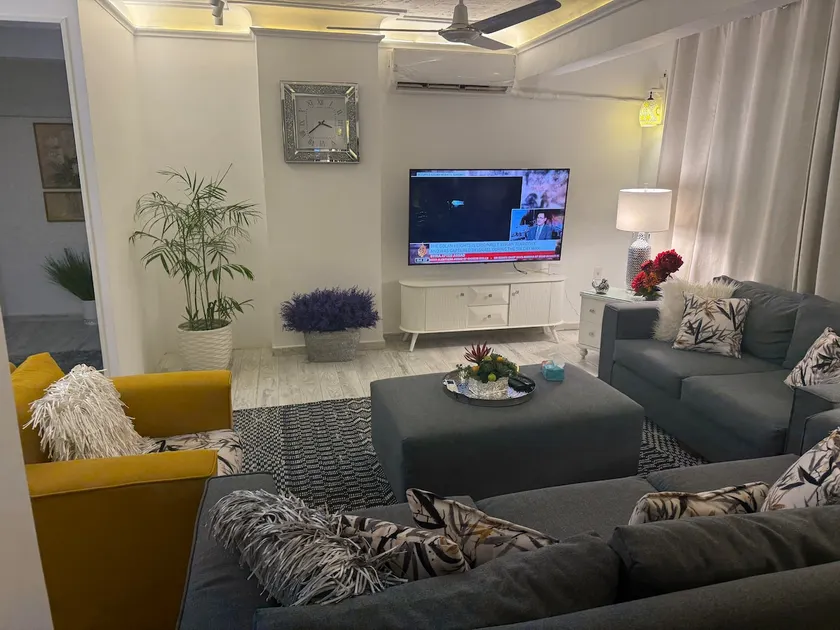 Classy and cozy apartment in Gamaat El-Doual - Image 1