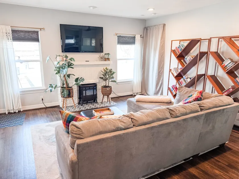 1 King, 1 Queen Bed | Close to SMU | Nightlife - Image 1