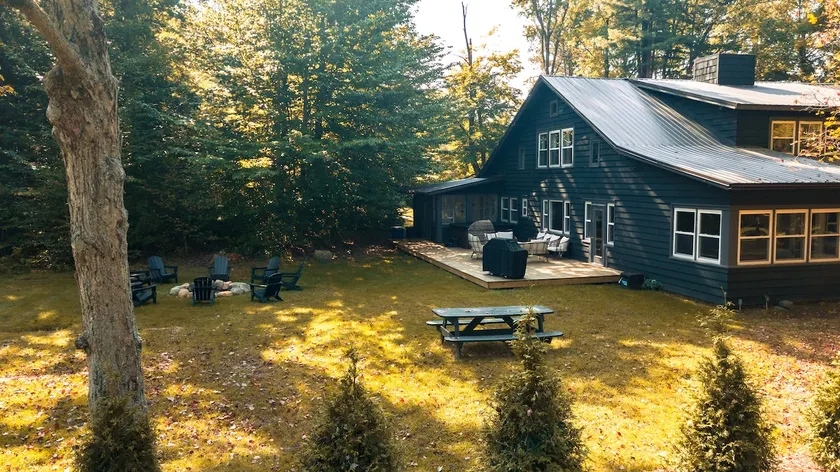 Retreat to a 9 bedroom house on 850 private acres - Image 1